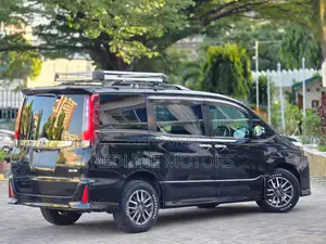 Toyota Noah 2.0 AWD (6 Seater) 2017 Black