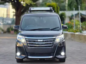 Toyota Noah 2.0 AWD (6 Seater) 2017 Black
