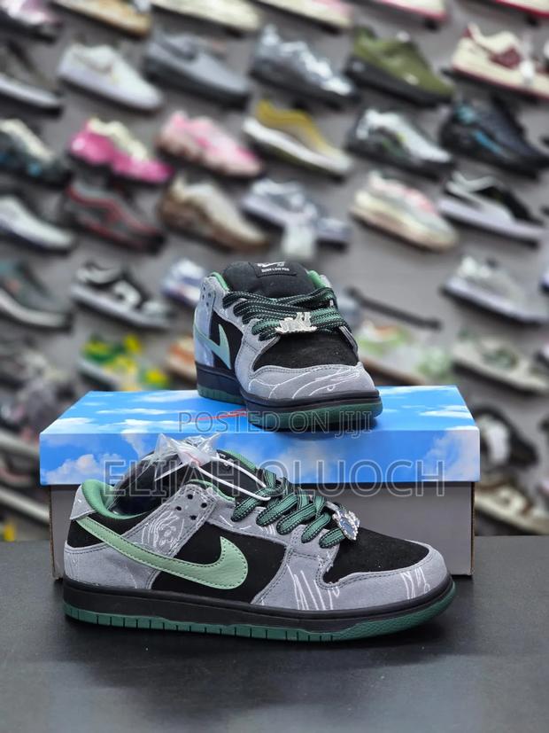 Nike Sb Dunk Low Pro "There Skateboards" Sneakers. - thumbnail 5