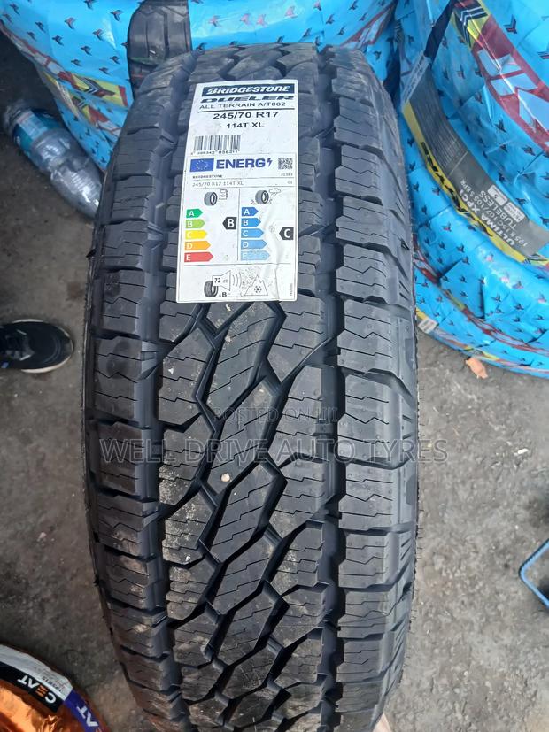 245/70r17 Bridgestone Dueler a/T002