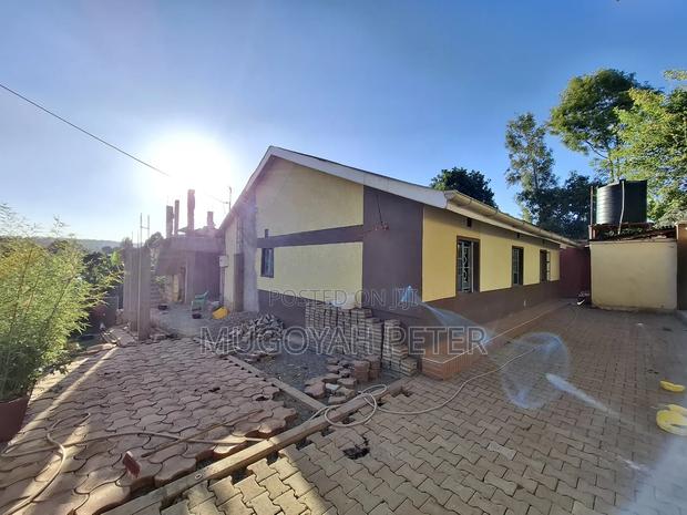 3bdrm Bungalow in Uthiru for rent - main view