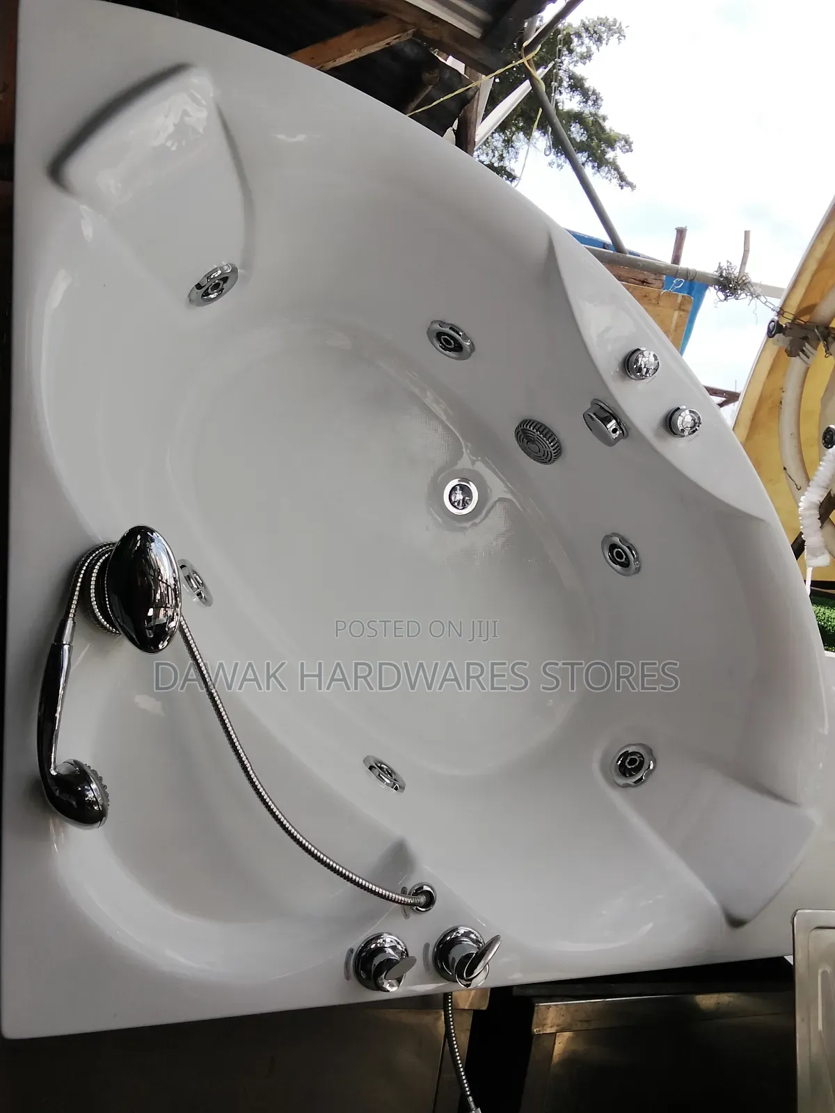 White Acrylic Single Jacuzzi