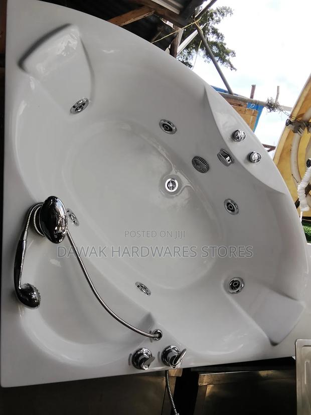 White Acrylic Single Jacuzzi - main view