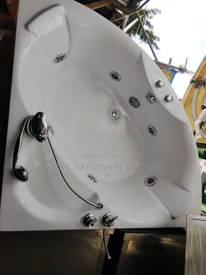 White Acrylic Single Jacuzzi