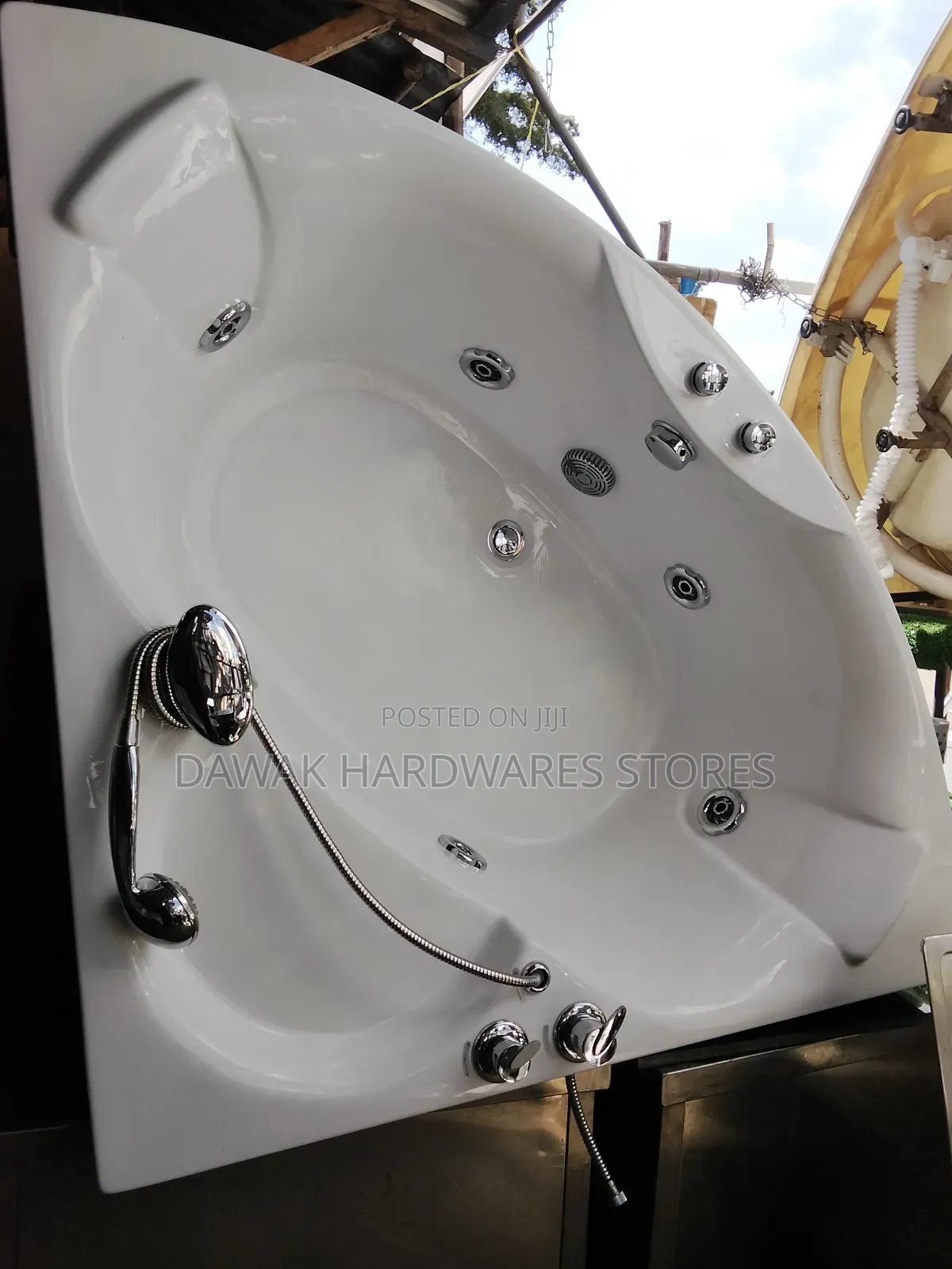 White Acrylic Single Jacuzzi