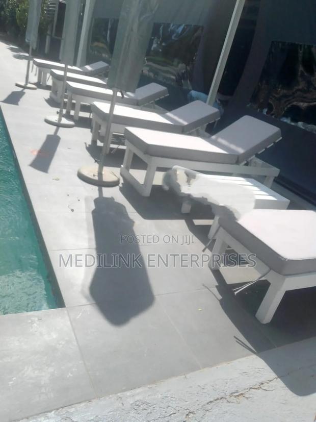 Customized Sunbeds Poolside Customized - main view