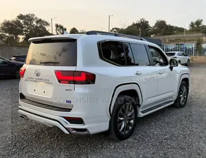 Toyota Land Cruiser LC300 2023 White