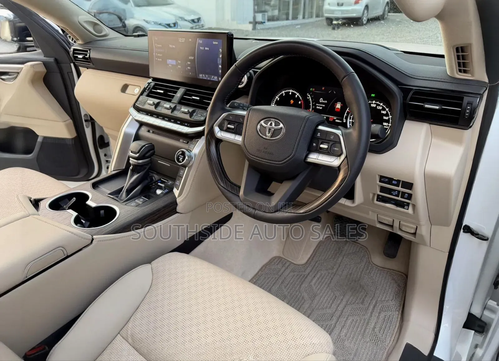 Toyota Land Cruiser LC300 2023 White