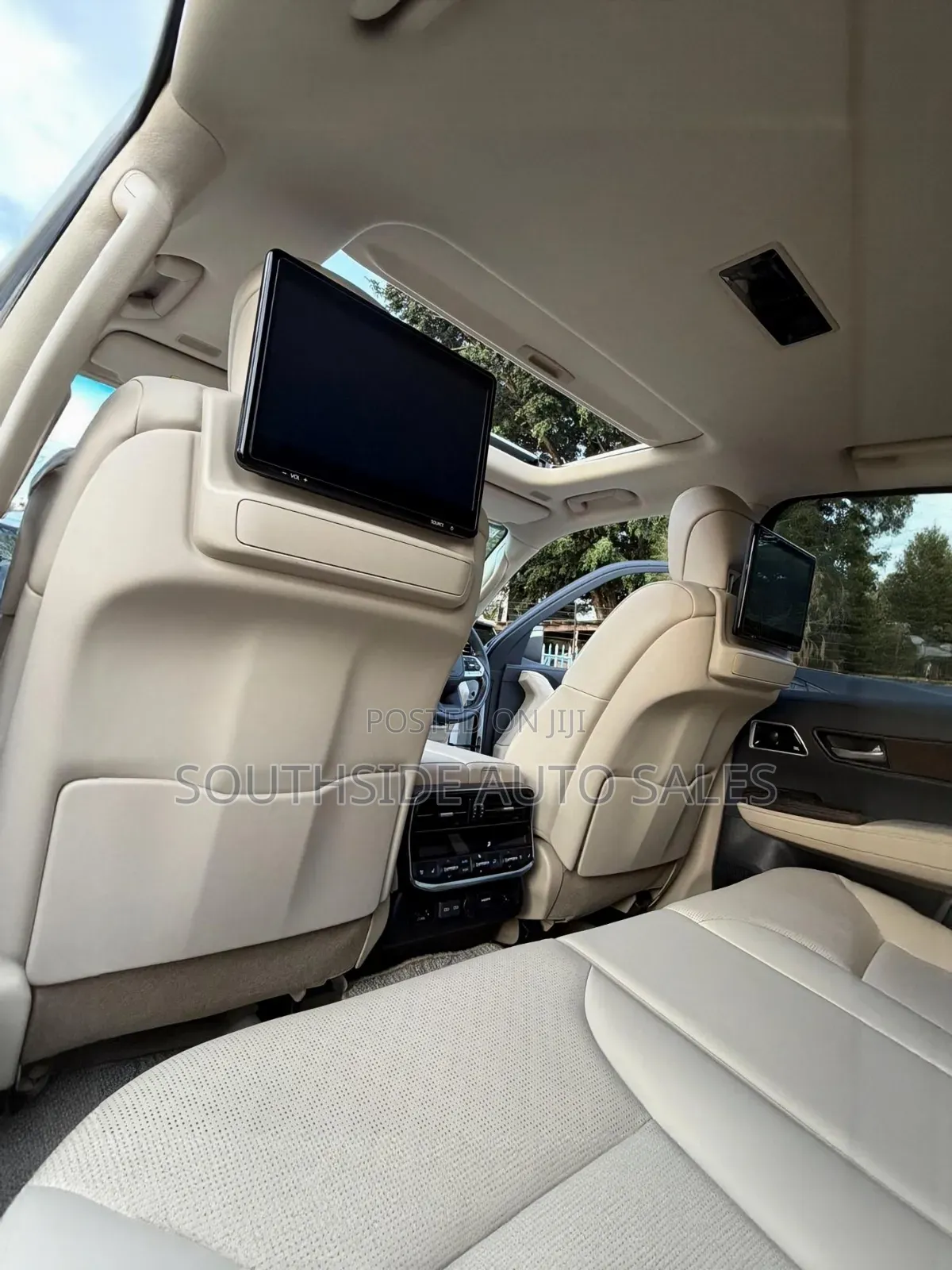 Toyota Land Cruiser LC300 2023 White