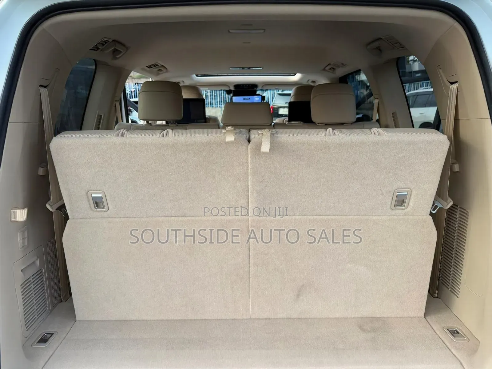 Toyota Land Cruiser LC300 2023 White