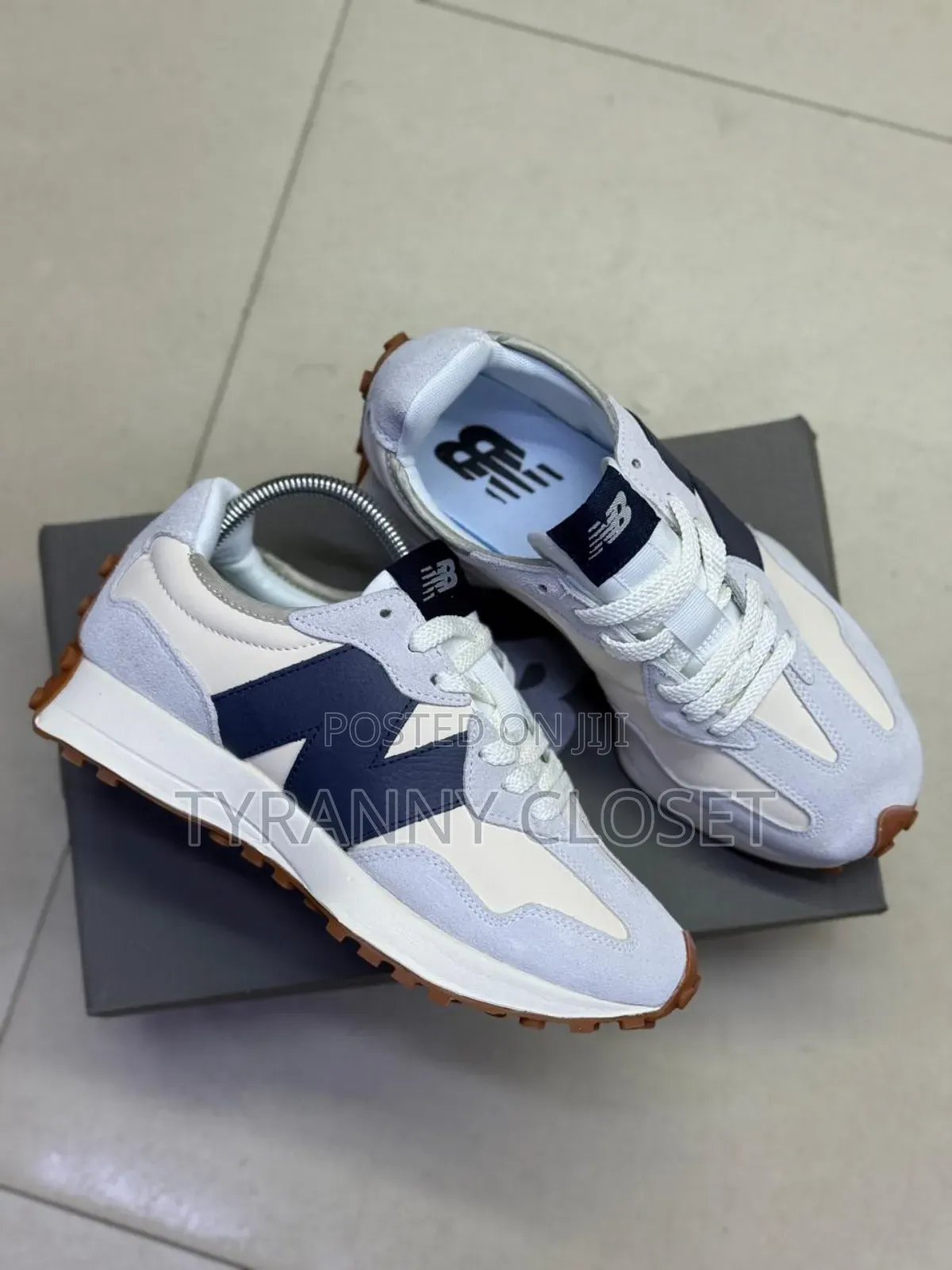 New Balance 327