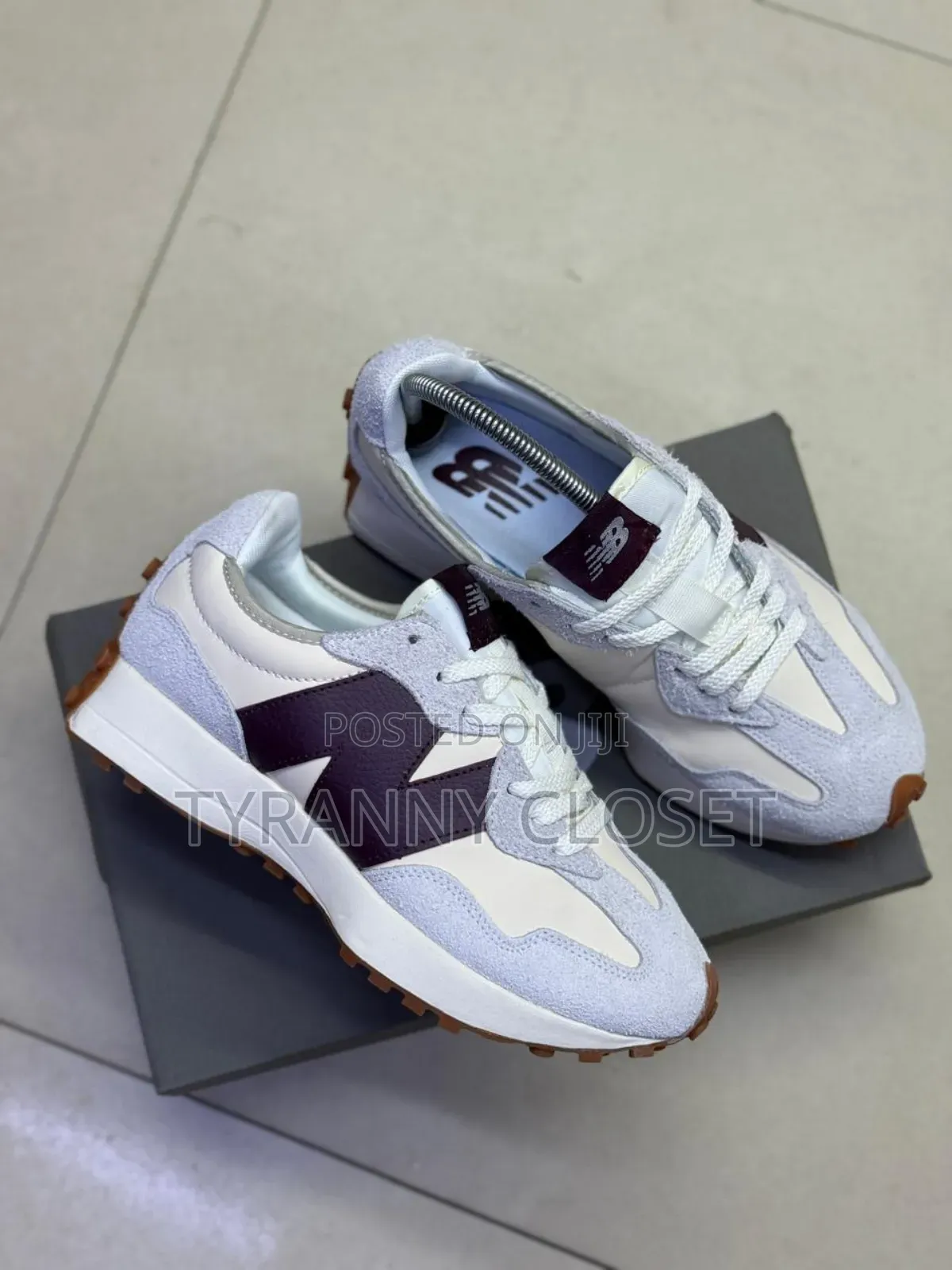 New Balance 327