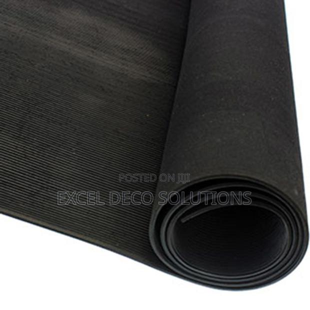 Ribbed Rubber Mat – Indoor Covered Outdoor Use