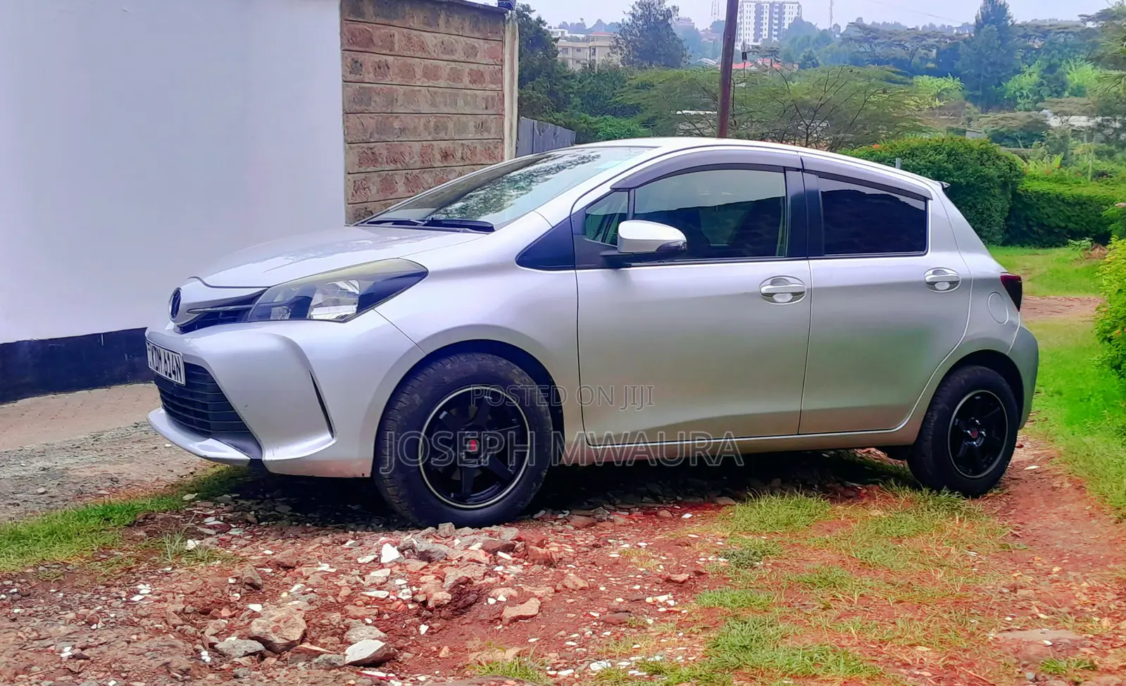 Toyota Vitz 1.3 AWD 5dr 2016 Silver