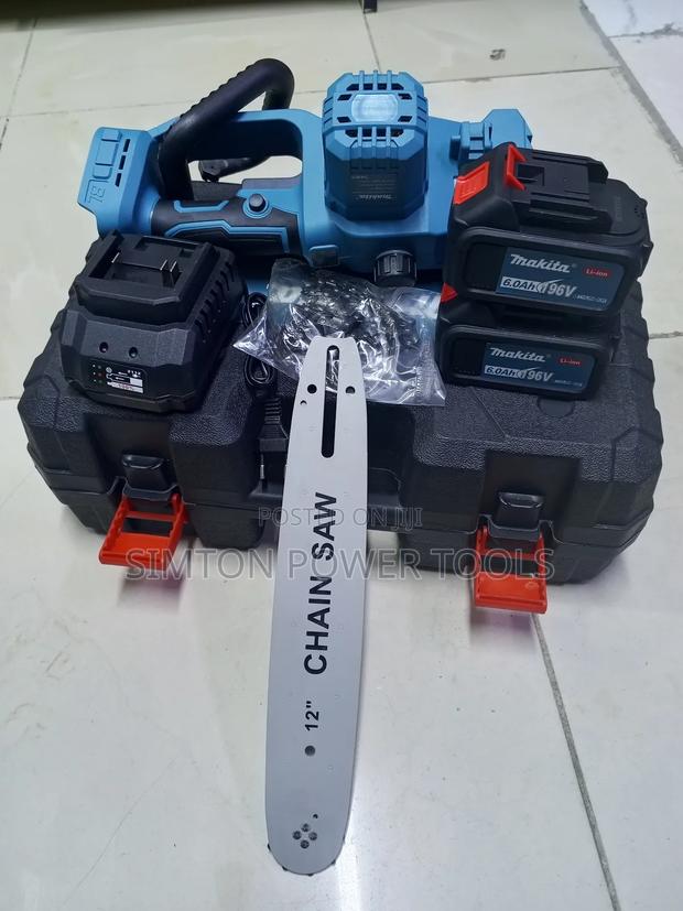 Rechargeable Makita 12" Chain Saw - main view
