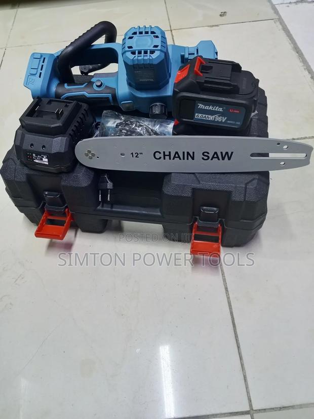 Rechargeable Makita 12" Chain Saw - thumbnail 2
