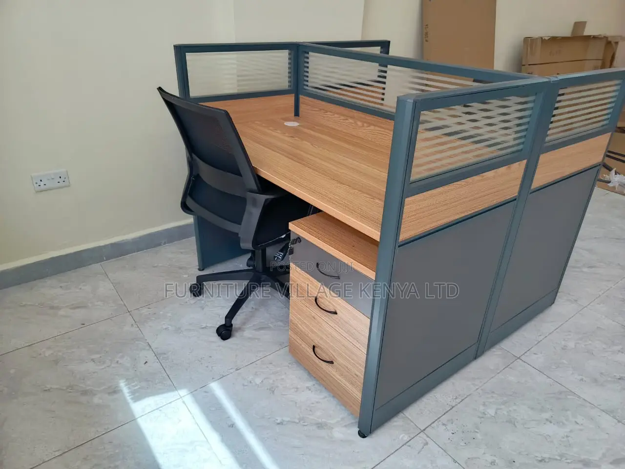 Office Workstation: 2-way Modular Office Workspace