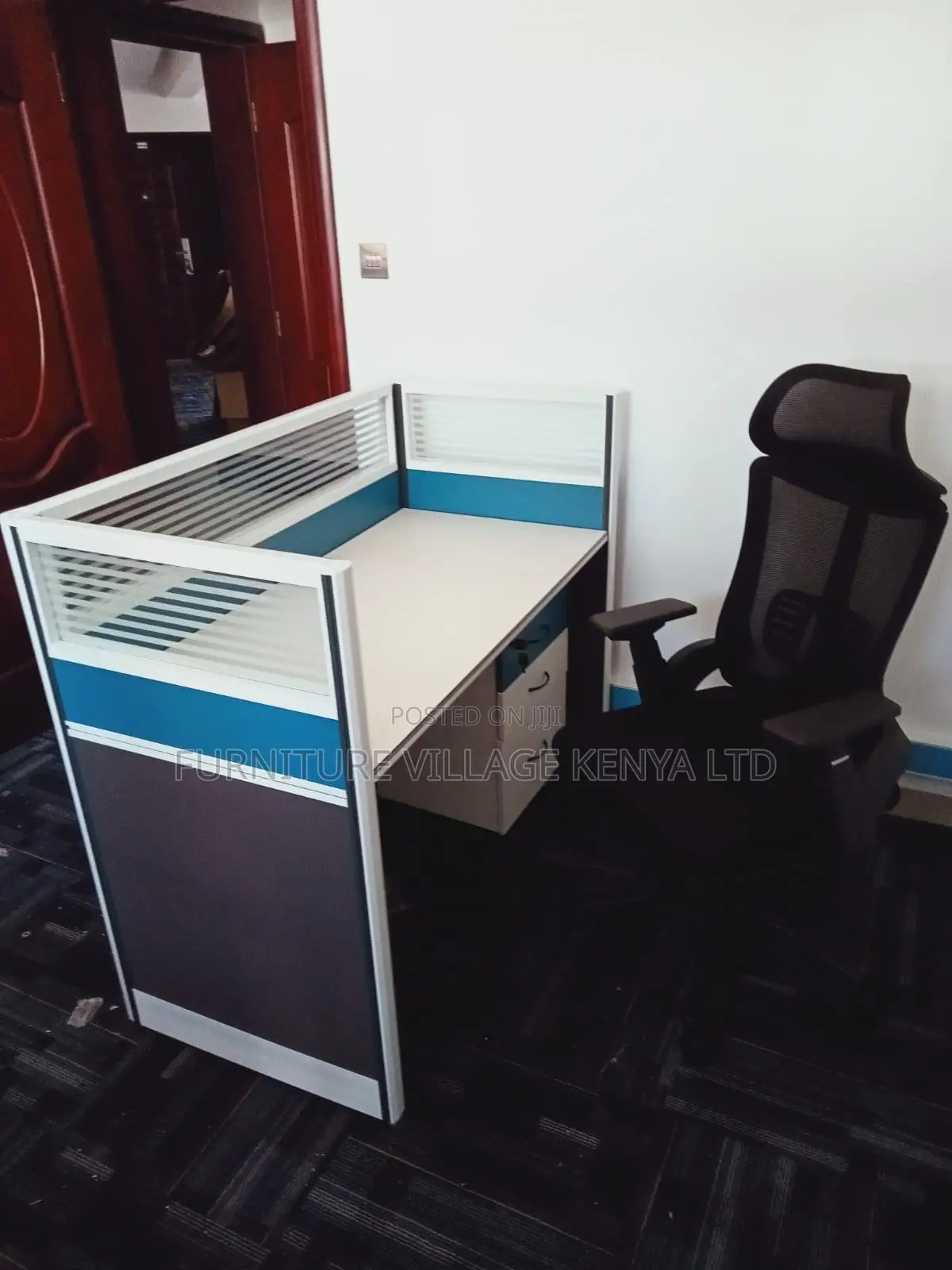 Office Workstation: 2-way Modular Office Workspace