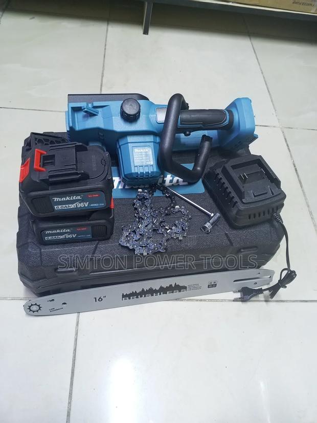 Quality Makita 16" Chain Saw - main view