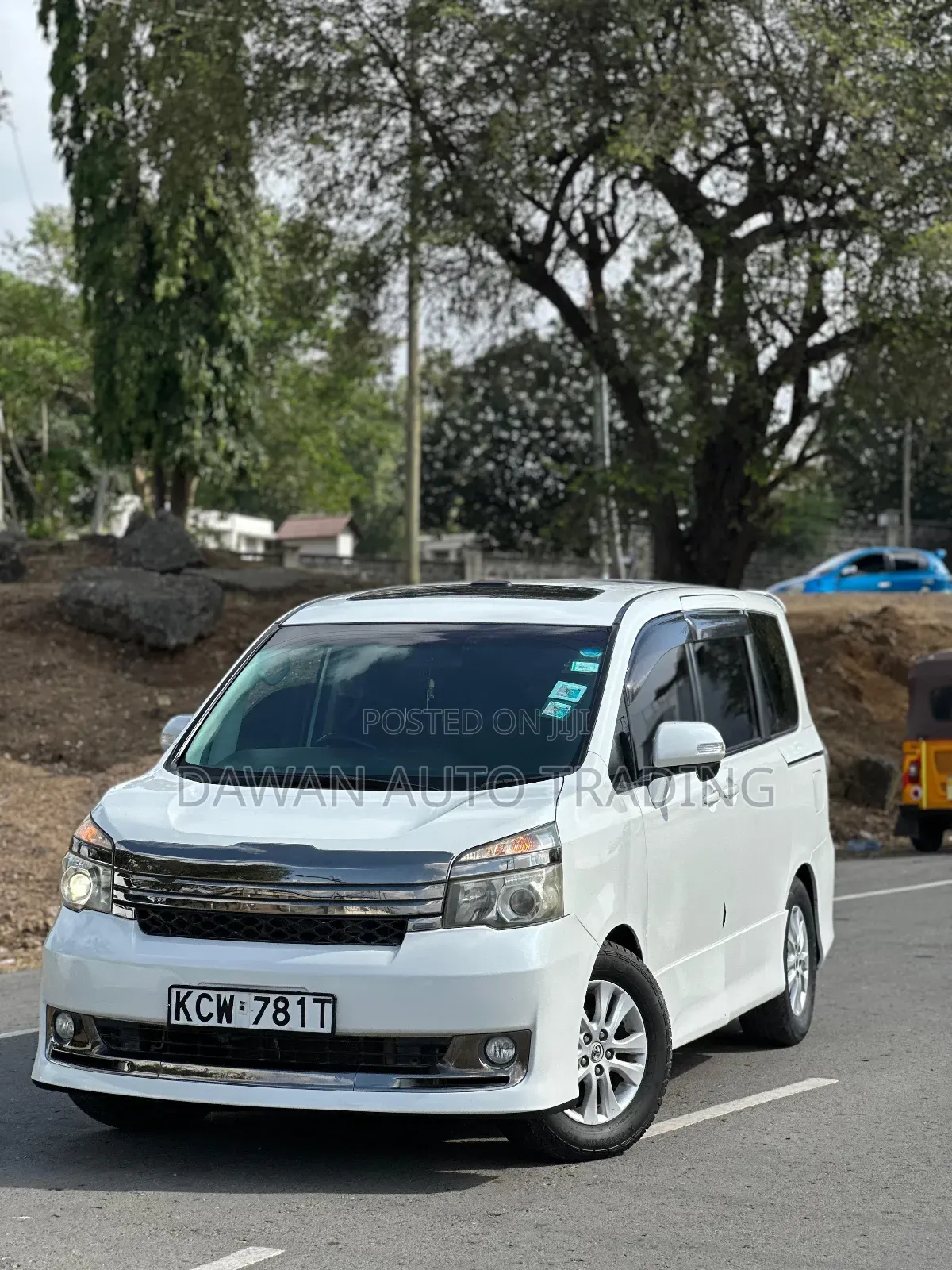 Toyota Voxy 2013 White