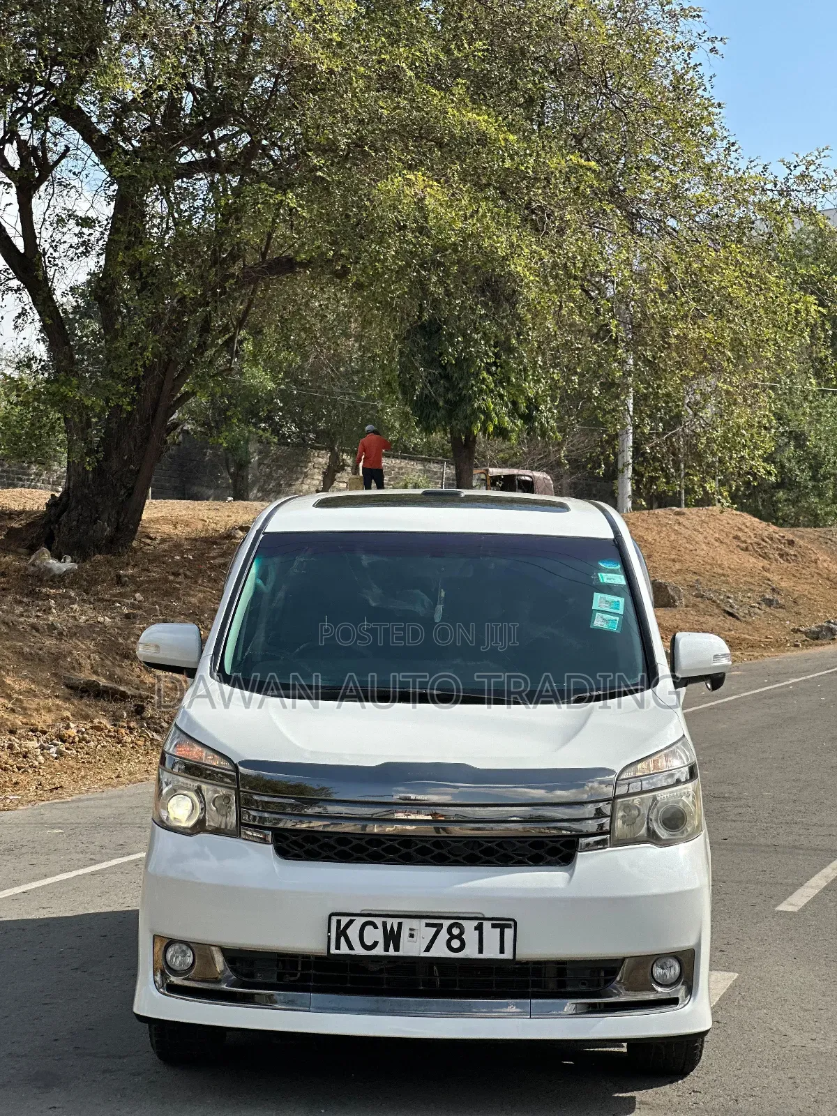 Toyota Voxy 2013 White