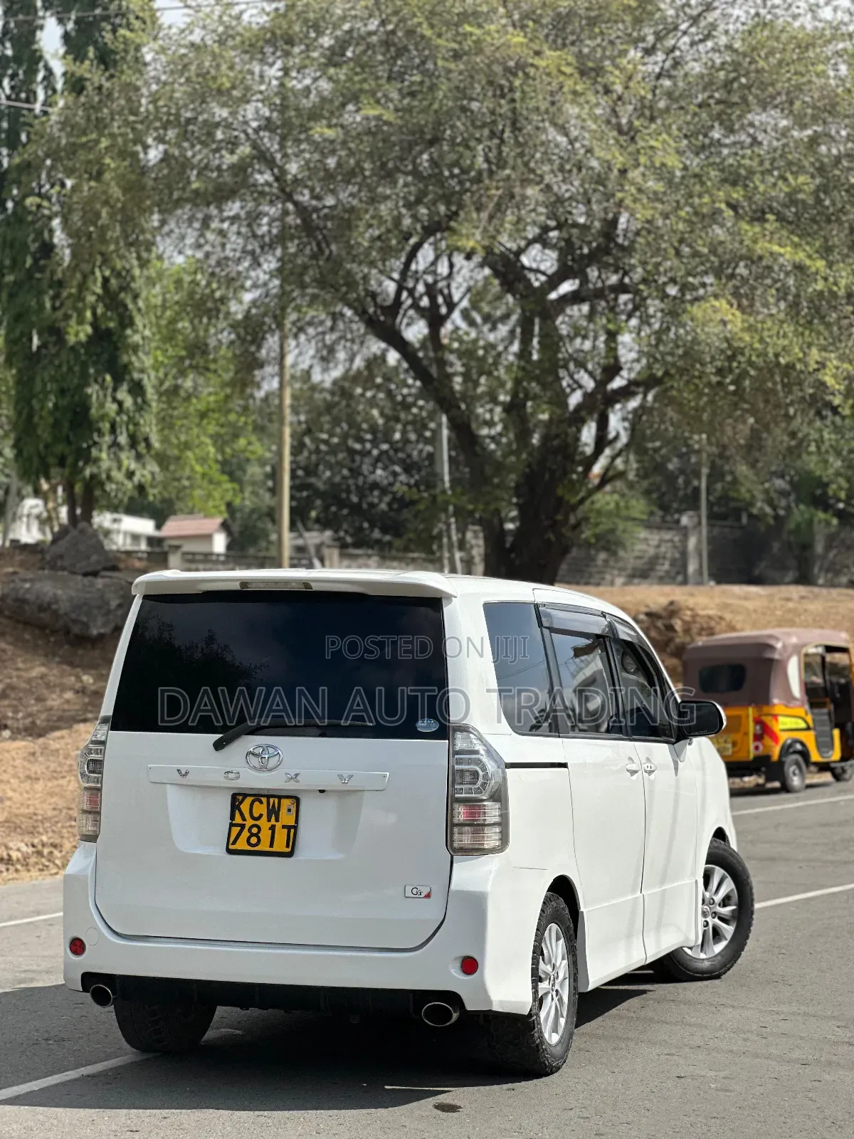 Toyota Voxy 2013 White