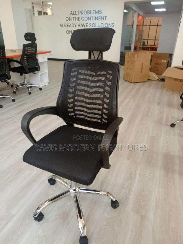 Executive Mesh Office Chair With Headrest – Black - main view