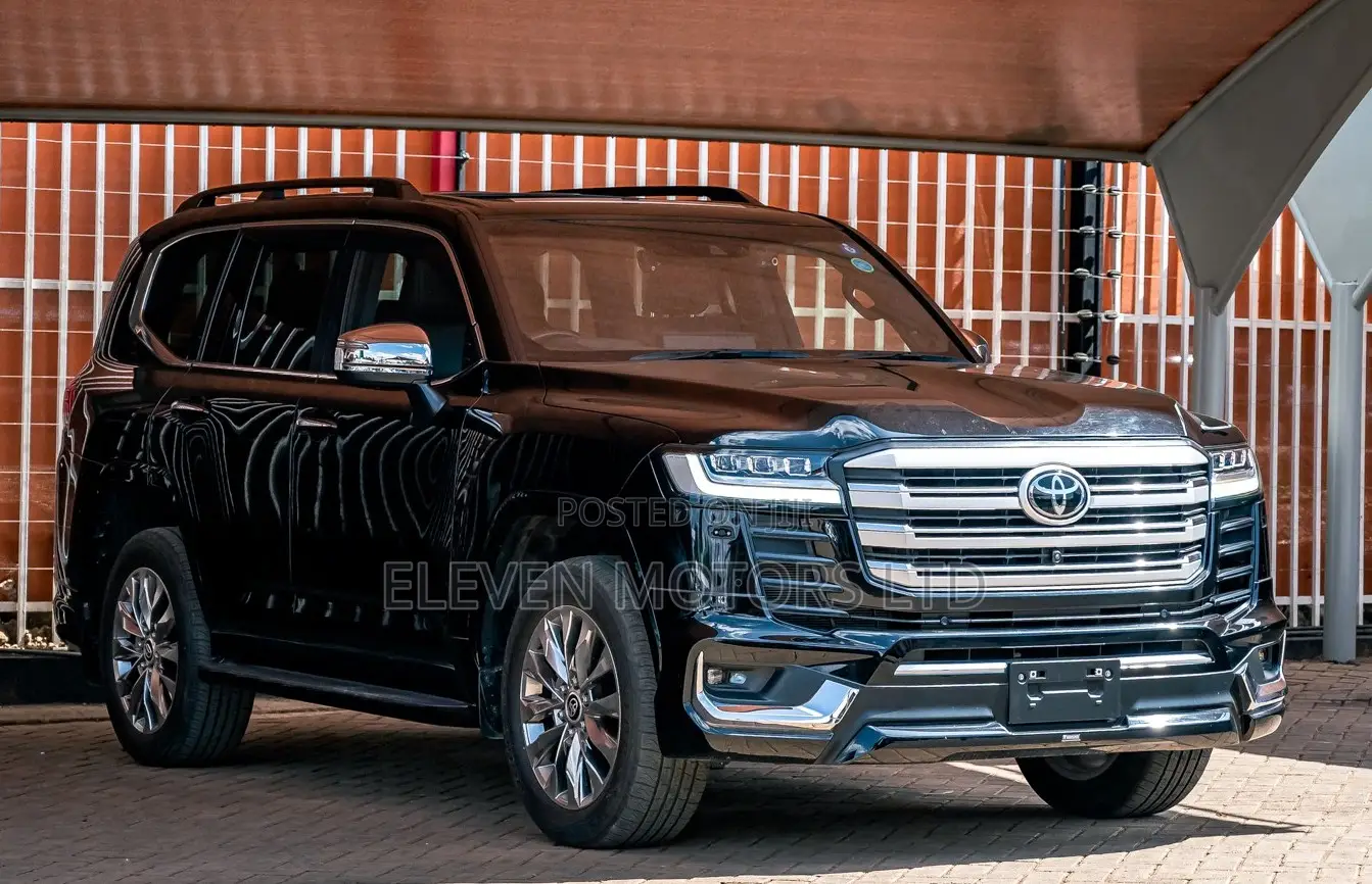 Toyota Land Cruiser LC300 2022 Black