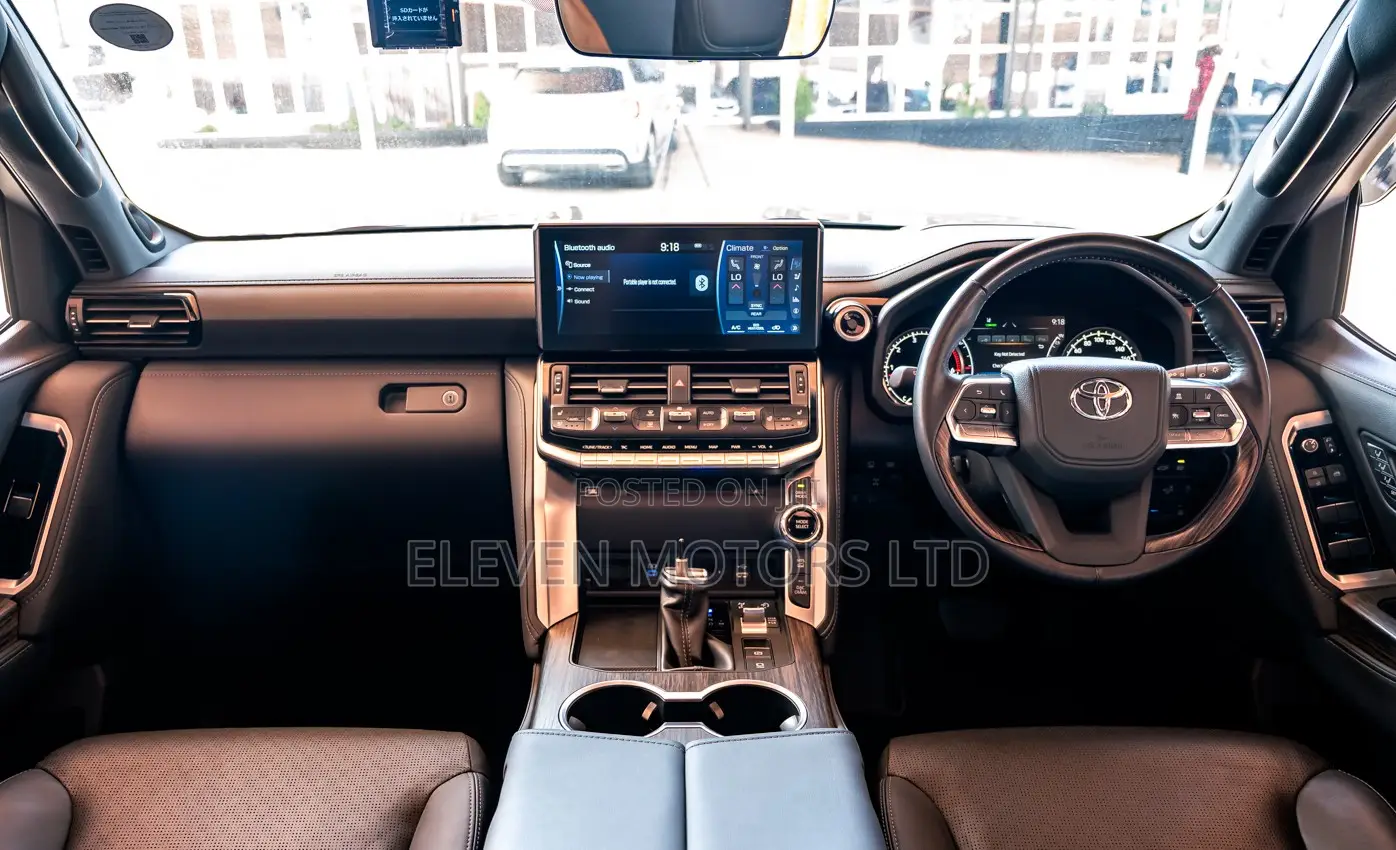 Toyota Land Cruiser LC300 2022 Black