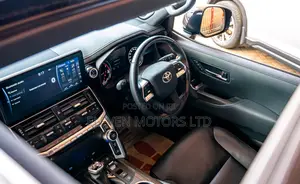 Toyota Land Cruiser LC300 2022 Black