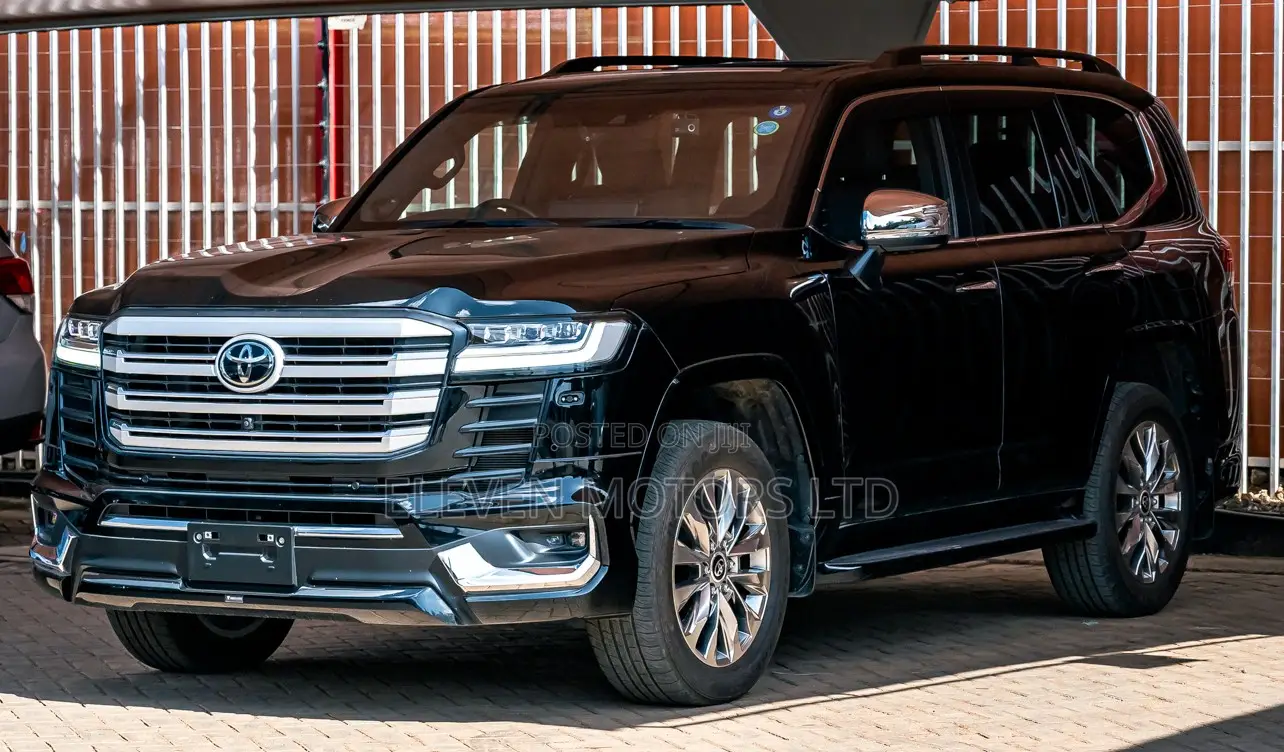 Toyota Land Cruiser LC300 2022 Black