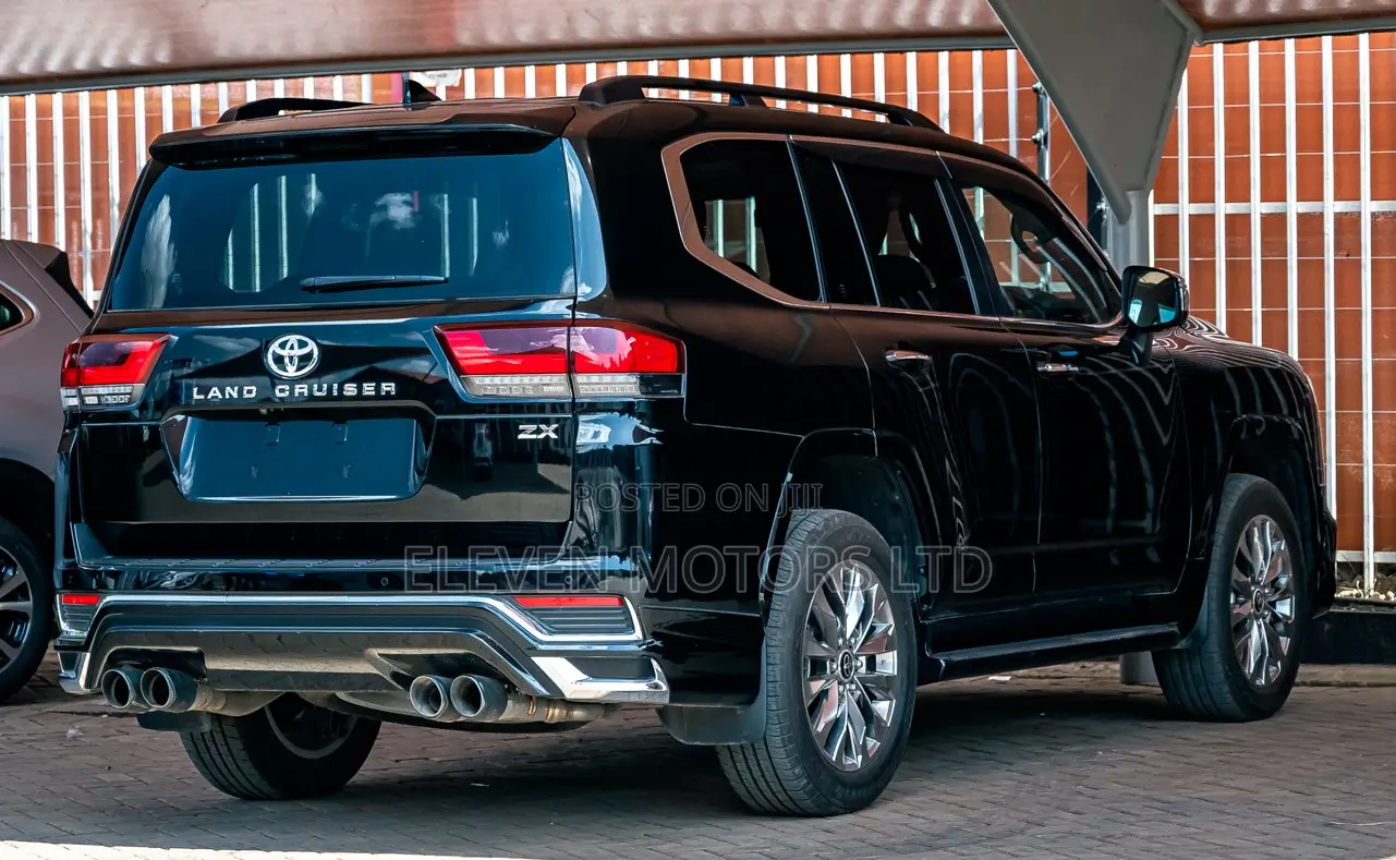 Toyota Land Cruiser LC300 2022 Black