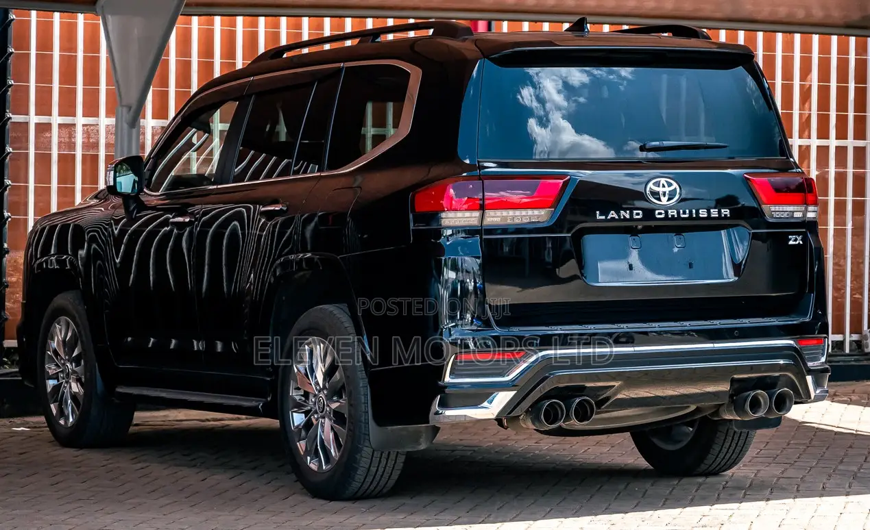 Toyota Land Cruiser LC300 2022 Black