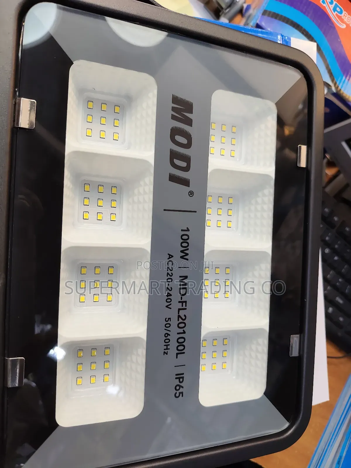 Modi 100ac Floodlight