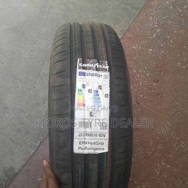 205/60r16 Goodyear - main view