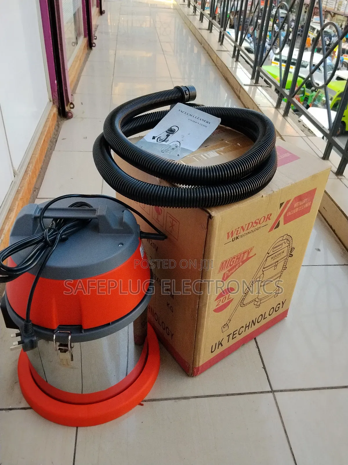 Windsor 30l Vacuum - Dust/Flood Master | 1400w Motor |