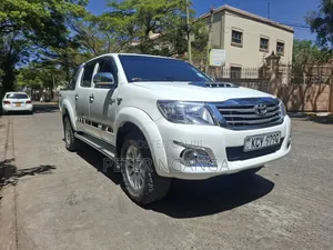 Toyota Hilux 3.0 D-4D 4x4 2012 White