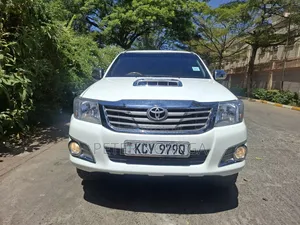 Toyota Hilux 3.0 D-4D 4x4 2012 White