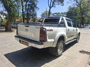 Toyota Hilux 3.0 D-4D 4x4 2012 White