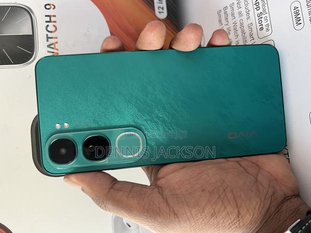 Vivo V40 Lite 256 GB Green - main view