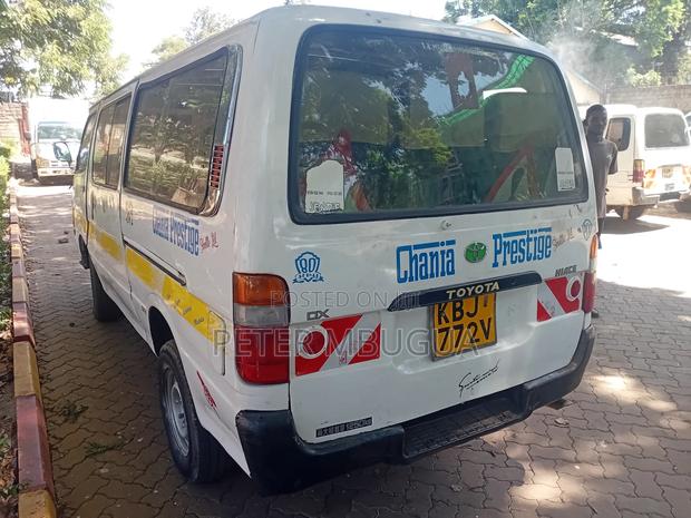 Toyota HiAce 2003 White - thumbnail 2