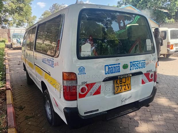 Toyota HiAce 2003 White - thumbnail 3