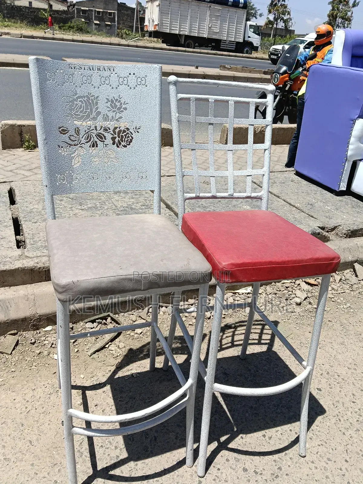 High Stools With High Back