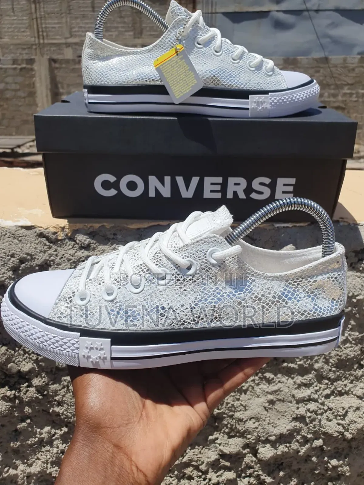 Rough Leather Converse