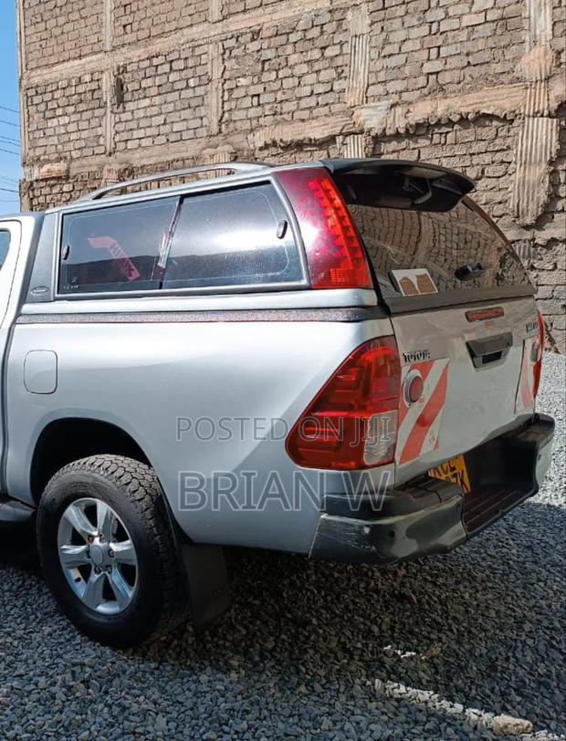 Toyota Hilux Carryboy - main view