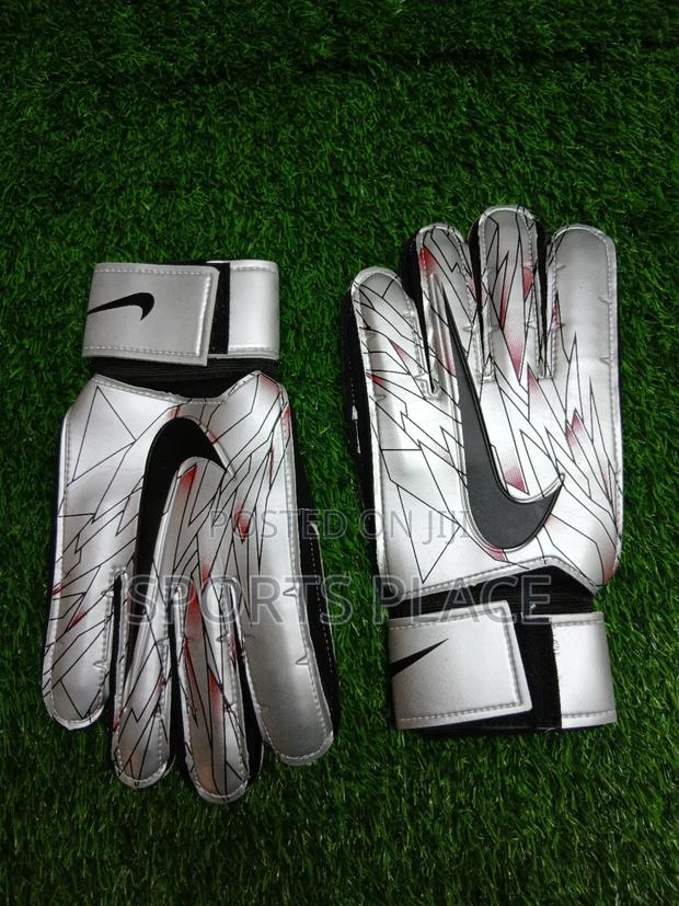 Nike " Hands of Steel" Goalkeeper Gloves - thumbnail 2