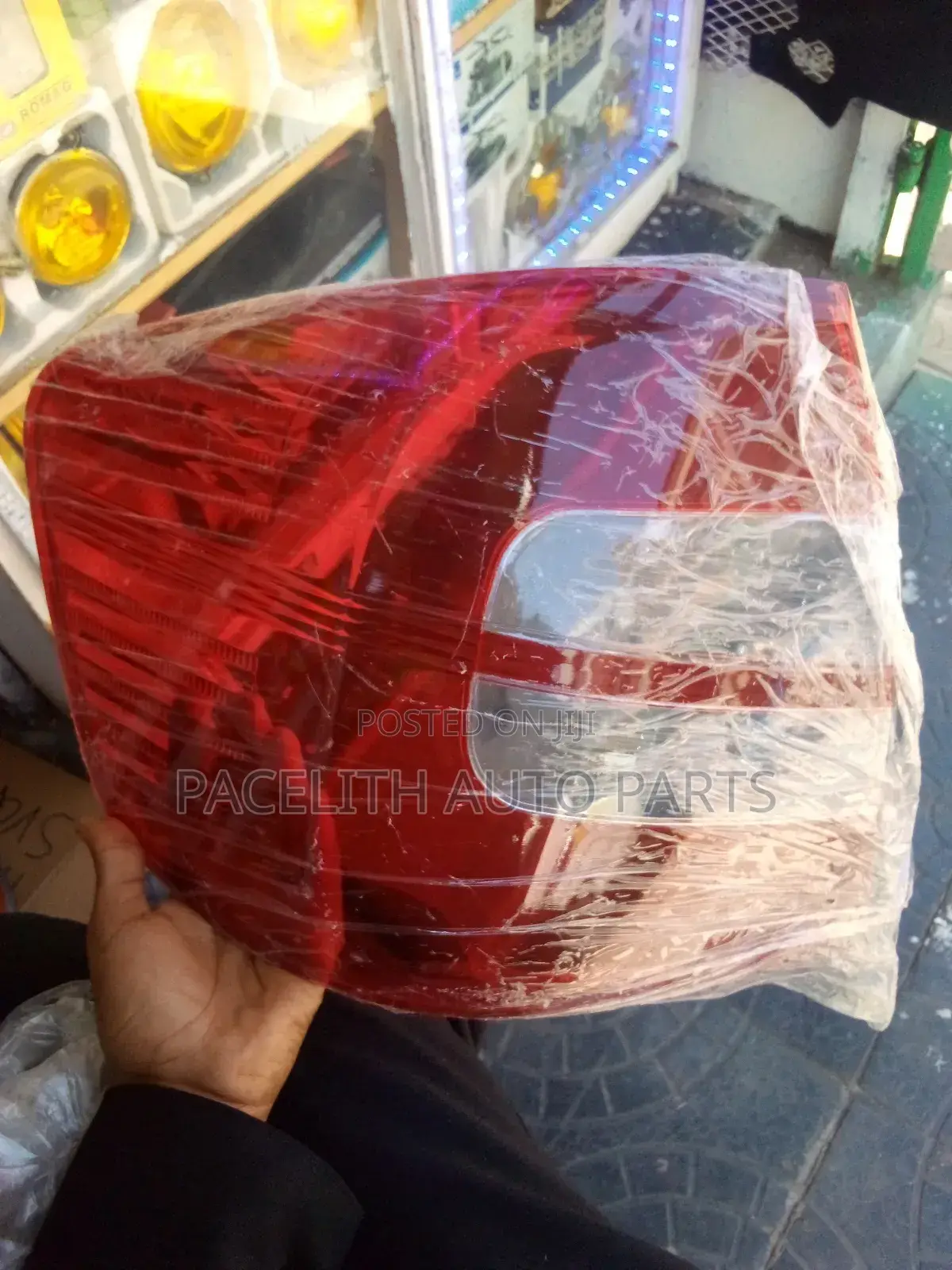 Tail Lens Premio 240 2005
