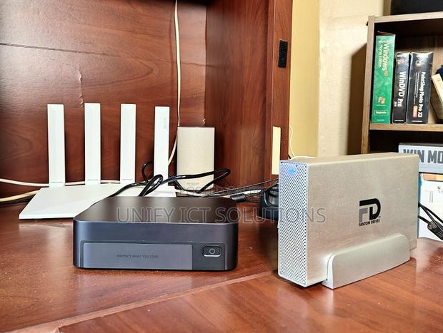 Ugreen Nasync Dxp480t Plus 4-Slot Network Attached Storage - Cm718 - main view