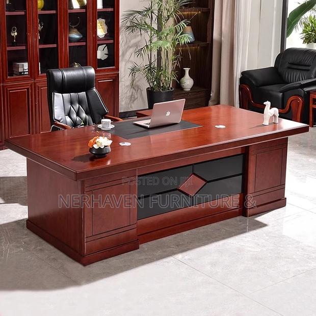 Executive Mahogany Office Desk for Sale – Premium Wooden Table