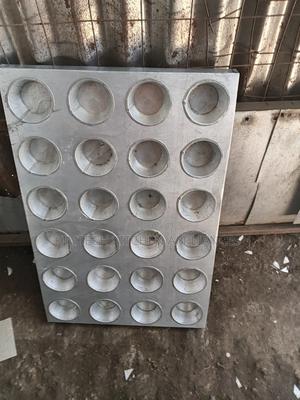 Queen Cake Baking Tins - main view